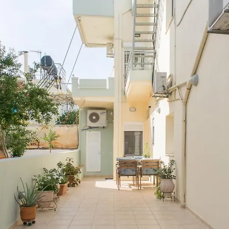 Apartment Blue Iris: Stylish Just 10 Minutes Walk From Old Town Chania