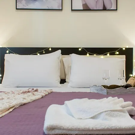 Apartment Blue Iris: Stylish Just 10 Minutes Walk From Old Town Chania *