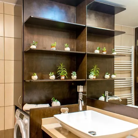 Blue Iris: Stylish Just 10 Minutes Walk From Old Town Chania Apartment *