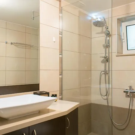 Apartment Blue Iris: Stylish Just 10 Minutes Walk From Old Town Chania *